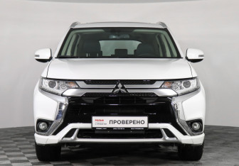 Подержанный автомобиль Mitsubishi Outlander 2022 года (2 фото)