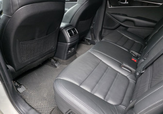 Подержанный автомобиль Kia Sorento 2017 года (9 фото)