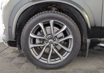 Подержанный автомобиль Volvo XC90 2017 года (18 фото)