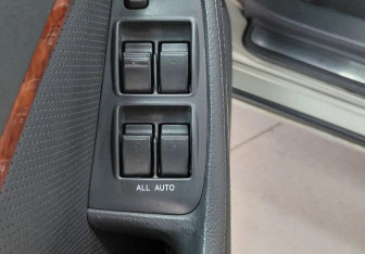 Подержанный автомобиль Toyota Avensis Sedan 2004 года (10 фото)