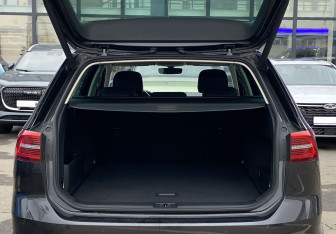 Подержанный автомобиль Volkswagen Passat Wagon 2018 года (10 фото)