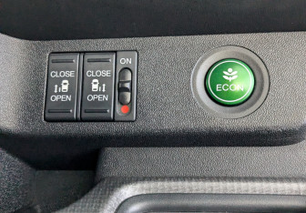 Подержанный автомобиль Honda Stepwgn 2018 года (19 фото)