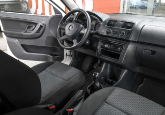 Подержанный автомобиль Skoda Fabia Hatchback 2013 года (11 фото)