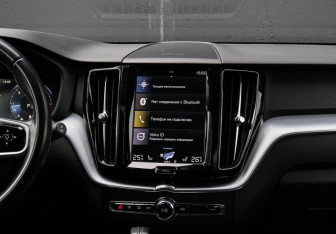 Подержанный автомобиль Volvo XC60 2019 года (10 фото)