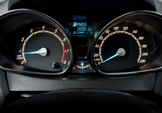 Подержанный автомобиль Ford Fiesta Sedan 2015 года (12 фото)