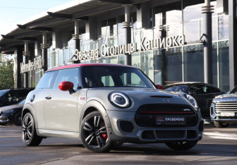 Подержанный автомобиль MINI Hatch 2019 года (23 фото)