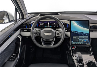 Подержанный автомобиль Geely Atlas 2024 года (21 фото)