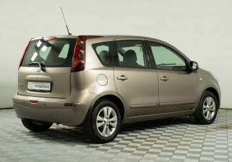 Подержанный автомобиль Nissan Note 2012 года (5 фото)