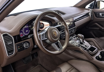 Подержанный автомобиль Porsche Cayenne 2021 года (15 фото)