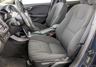 Подержанный автомобиль Volvo V40 Cross Country 2013 года (20 фото)