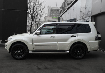 Подержанный автомобиль Mitsubishi Pajero 2019 года (8 фото)