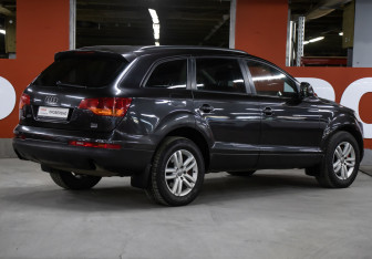 Подержанный автомобиль Audi Q7 2007 года (5 фото)