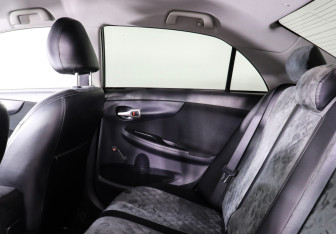 Подержанный автомобиль Toyota Corolla Sedan 2008 года (10 фото)