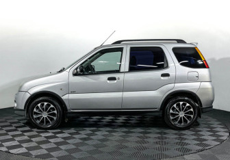 Подержанный автомобиль Suzuki Ignis 2005 года (8 фото)