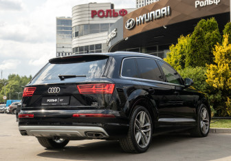 Подержанный автомобиль Audi Q7 2016 года (4 фото)