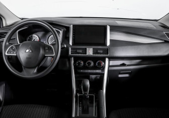 Подержанный автомобиль Mitsubishi Xpander 2022 года (13 фото)