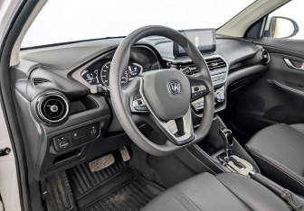 Подержанный автомобиль Changan Alsvin 2023 года (16 фото)