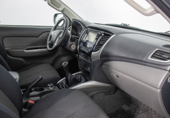 Подержанный автомобиль Mitsubishi L200 2017 года (7 фото)