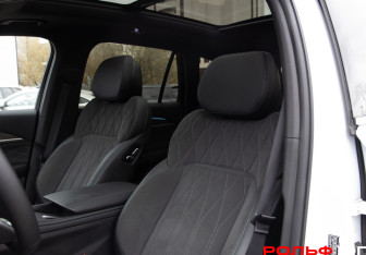 Подержанный автомобиль Geely Monjaro 2025 года (12 фото)