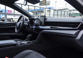 Подержанный автомобиль Toyota Camry Sedan 2024 года (15 фото)