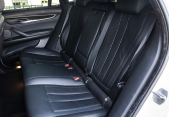 Подержанный автомобиль BMW X6 2016 года (19 фото)