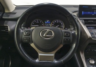 Подержанный автомобиль Lexus NX 2015 года (12 фото)