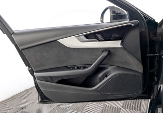 Подержанный автомобиль Audi A4 Sedan 2021 года (19 фото)