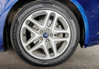 Подержанный автомобиль Ford Fusion (North America) 2015 года (19 фото)