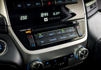 Подержанный автомобиль Toyota Land Cruiser Suv 2017 года (28 фото)