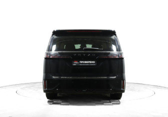 Подержанный автомобиль Voyah Dream 2024 года (6 фото)