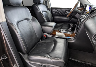 Подержанный автомобиль Infiniti QX80 2017 года (24 фото)