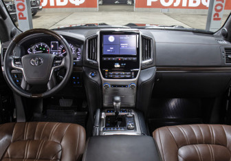 Подержанный автомобиль Toyota Land Cruiser Suv 2019 года (14 фото)