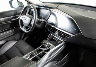 Подержанный автомобиль Geely Tugella 2022 года (10 фото)