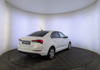 Подержанный автомобиль Skoda Rapid Liftback 2021 года (5 фото)