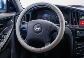 Подержанный автомобиль Hyundai Elantra Sedan 2004 года (15 фото)