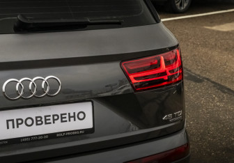 Подержанный автомобиль Audi Q7 2019 года (10 фото)
