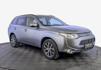 Подержанный автомобиль Mitsubishi Outlander 2012 года (3 фото)