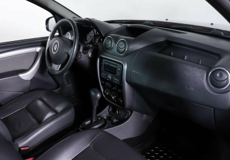 Подержанный автомобиль Renault Duster 2012 года (8 фото)