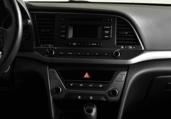 Подержанный автомобиль Hyundai Elantra Sedan 2018 года (13 фото)