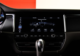 Подержанный автомобиль Porsche Macan 2019 года (21 фото)