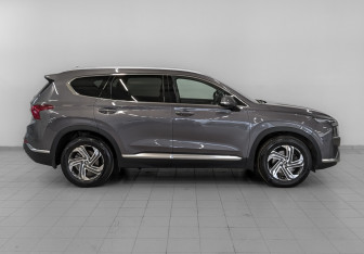 Подержанный автомобиль Hyundai Santa Fe 2022 года (4 фото)