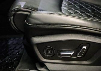 Подержанный автомобиль Audi Q8 2019 года (25 фото)