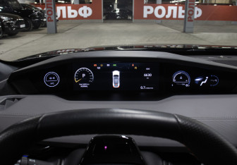 Подержанный автомобиль Changan UNI-V 2023 года (13 фото)