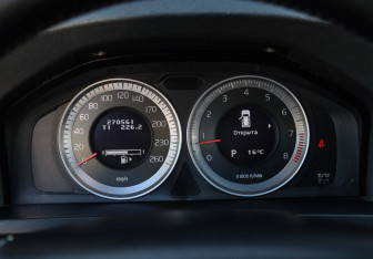 Подержанный автомобиль Volvo V60 2011 года (21 фото)