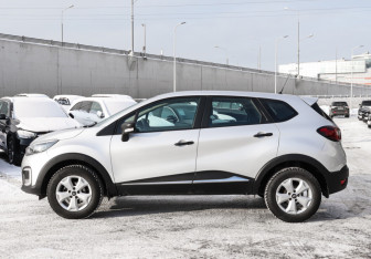 Подержанный автомобиль Renault Kaptur 2018 года (8 фото)
