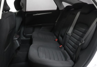 Подержанный автомобиль Ford Mondeo Sedan 2016 года (10 фото)