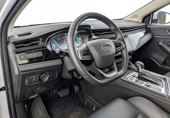 Подержанный автомобиль Omoda S5 2023 года (16 фото)