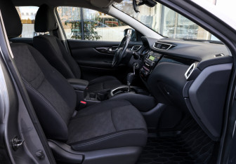 Подержанный автомобиль Nissan Qashqai 2017 года (10 фото)