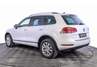 Подержанный автомобиль Volkswagen Touareg 2012 года (7 фото)