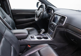 Подержанный автомобиль Jeep Grand Cherokee 2017 года (9 фото)